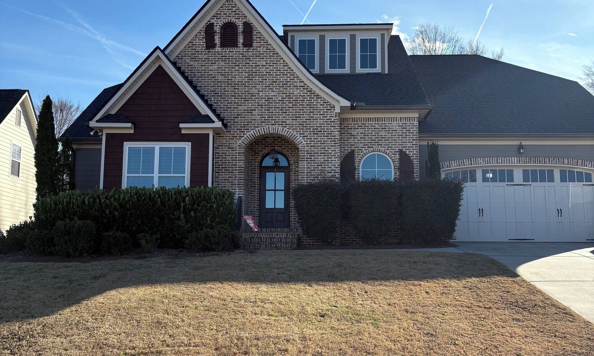 Evans House | Perfect Masters Rental - 5-bedroom/3.5 bath home in Evans. Easy commute to ANGC