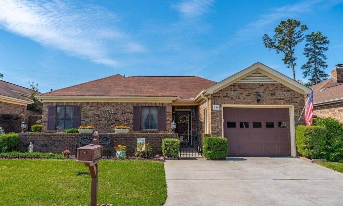 Columbia House | Perfect Patio Home 2 bedrooms 3 beds 2 bath Garage