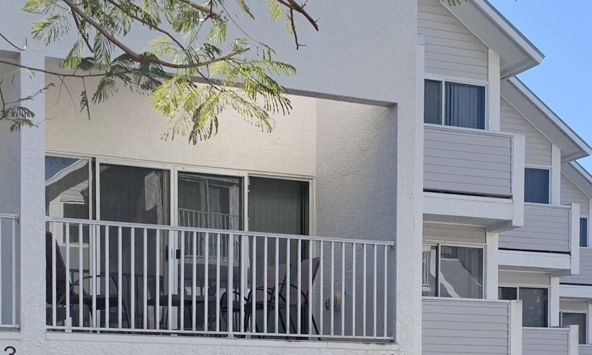 Live Oak Landings Condo | Perfectly Located on Manasota Key with ClosenBeach to Bay Access