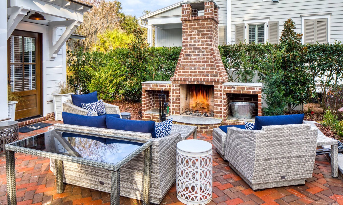 Palmetto Bluff House | Pet Friedly, with brink Courtyard, Outdoor Fireplace + Guest House