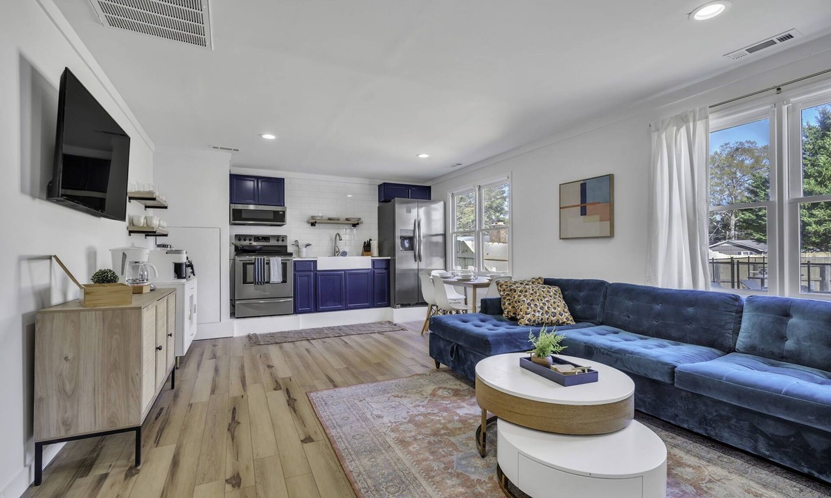 Greenville House | Pet-friendly 1 BR/2 bed/1 Ba w Swimming pool, firepit, 2 min to Furman