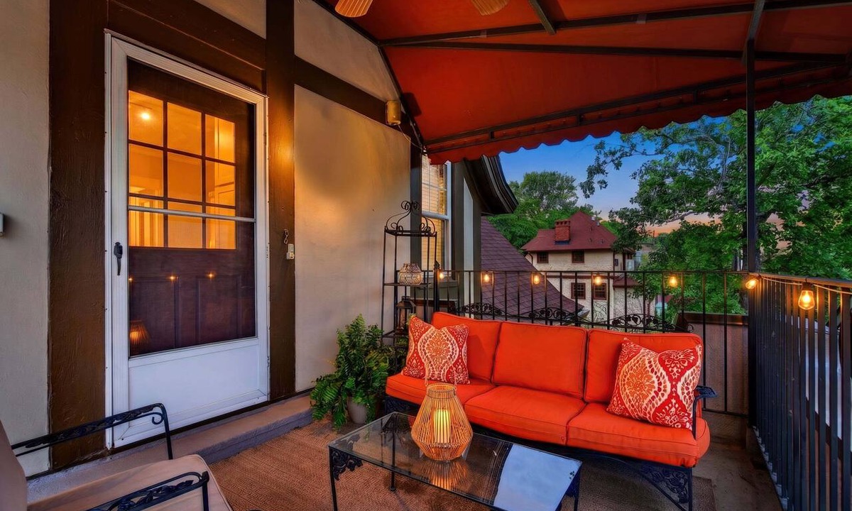 Asheville Apartment | Pet-Friendly 1900 Cottage in Biltmore Village | King Bed | 2 Min. to Biltmore Estate!