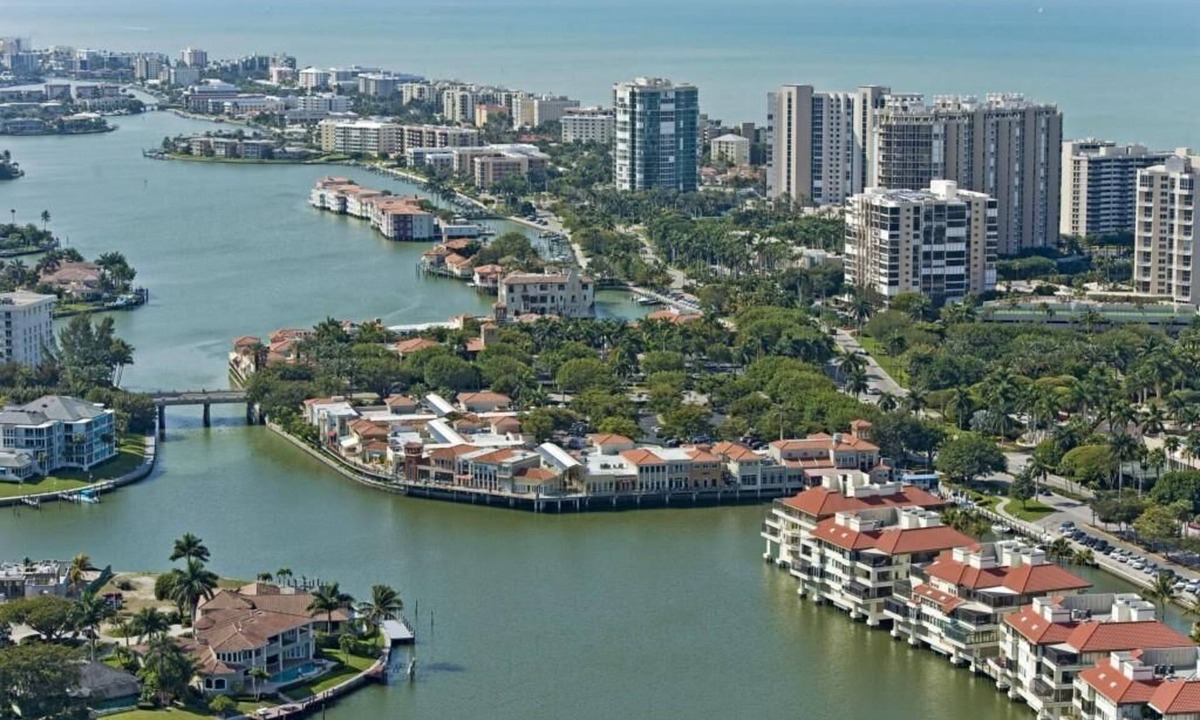 Park Shore House | PET FRIENDLY 2/2 HOME IN PARK SHORE TOWNHOME WITH PRIVATE BEACH ACCESS