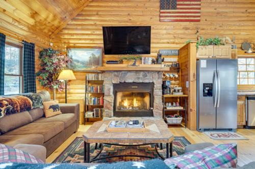Lake Lure House | Pet-Friendly Cabin w/Loft: 5 Mi to Lake Lure!