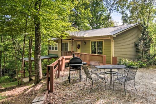 Helen House | Pet-Friendly Clarkesville Cabin Rental Near Helen!