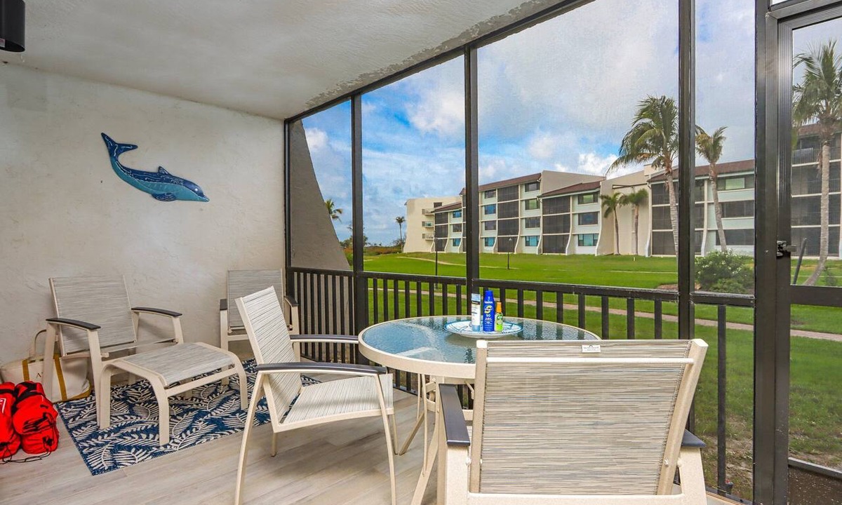 Sanibel Condo | Pet Friendly- Close to Beach & Pool- Bright, Florida Style Decor- Loggerhead Cay 531