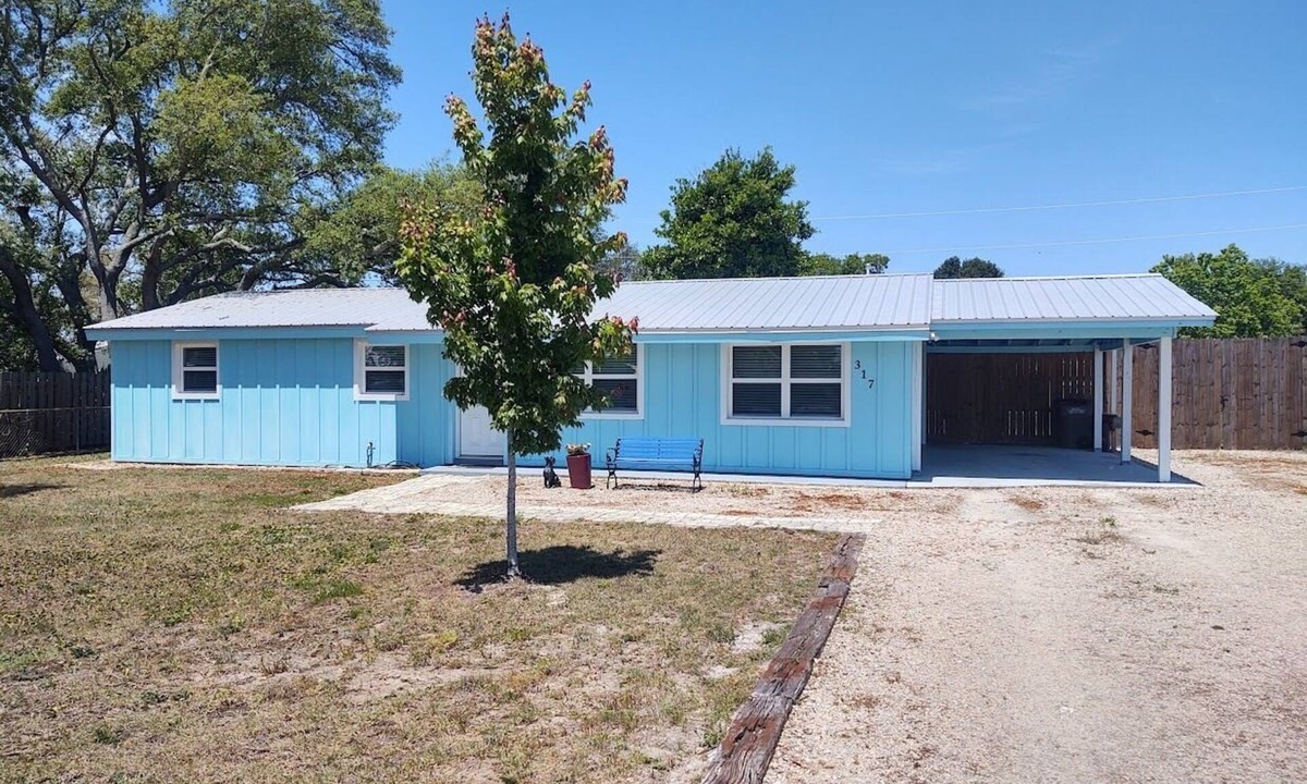Port St. Joe Cottage | Pet Friendly Cottage-3 blocks from Beach New fenced yard.