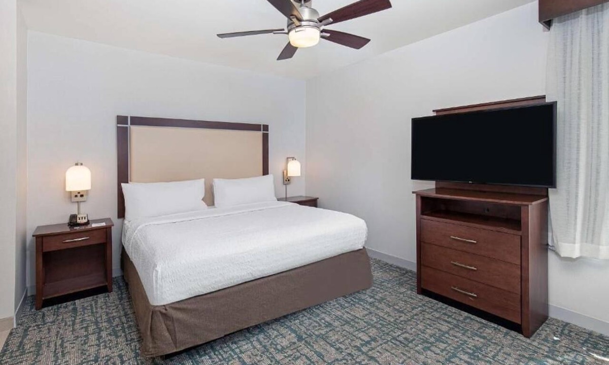 Sandy Springs Hotel | Pet-Friendly Getaway! Free Breakfast & Parking Near Perimeter Mall!