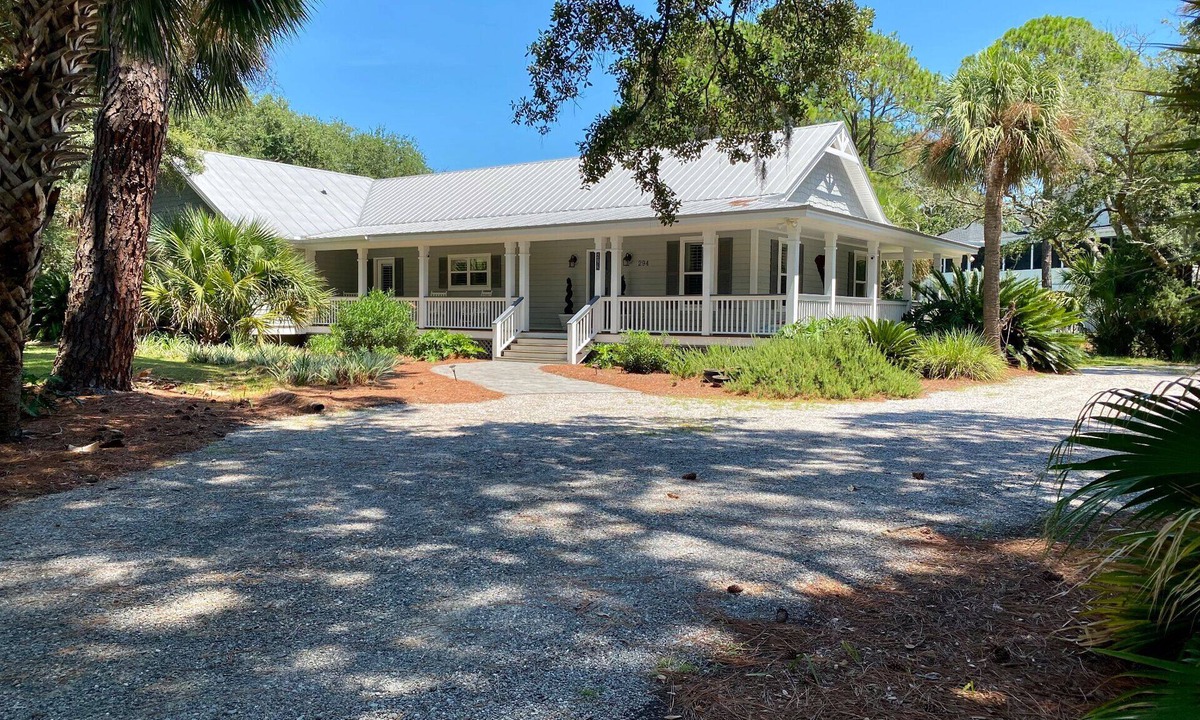 Saint Helena Island House | Pet friendly, golf cart included - "The Bailey-Wick”, 294 Tarpon Drive