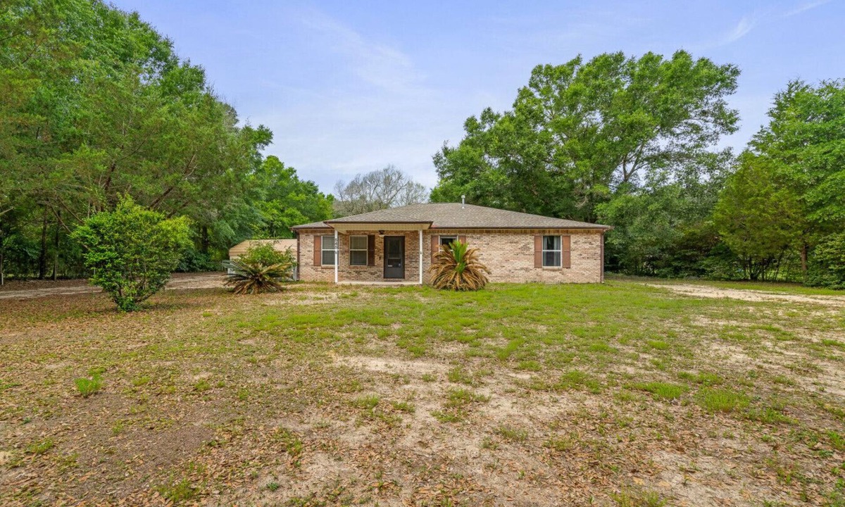 Crestview House | Pet friendly home in the heart of Crestview