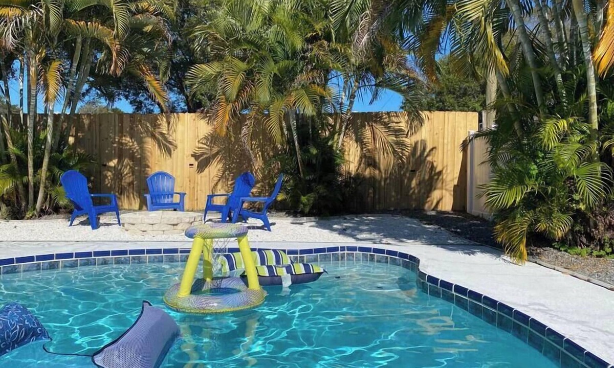 Pinellas Park House | Pet-Friendly Home w/Heated Pool & Screened Lanai