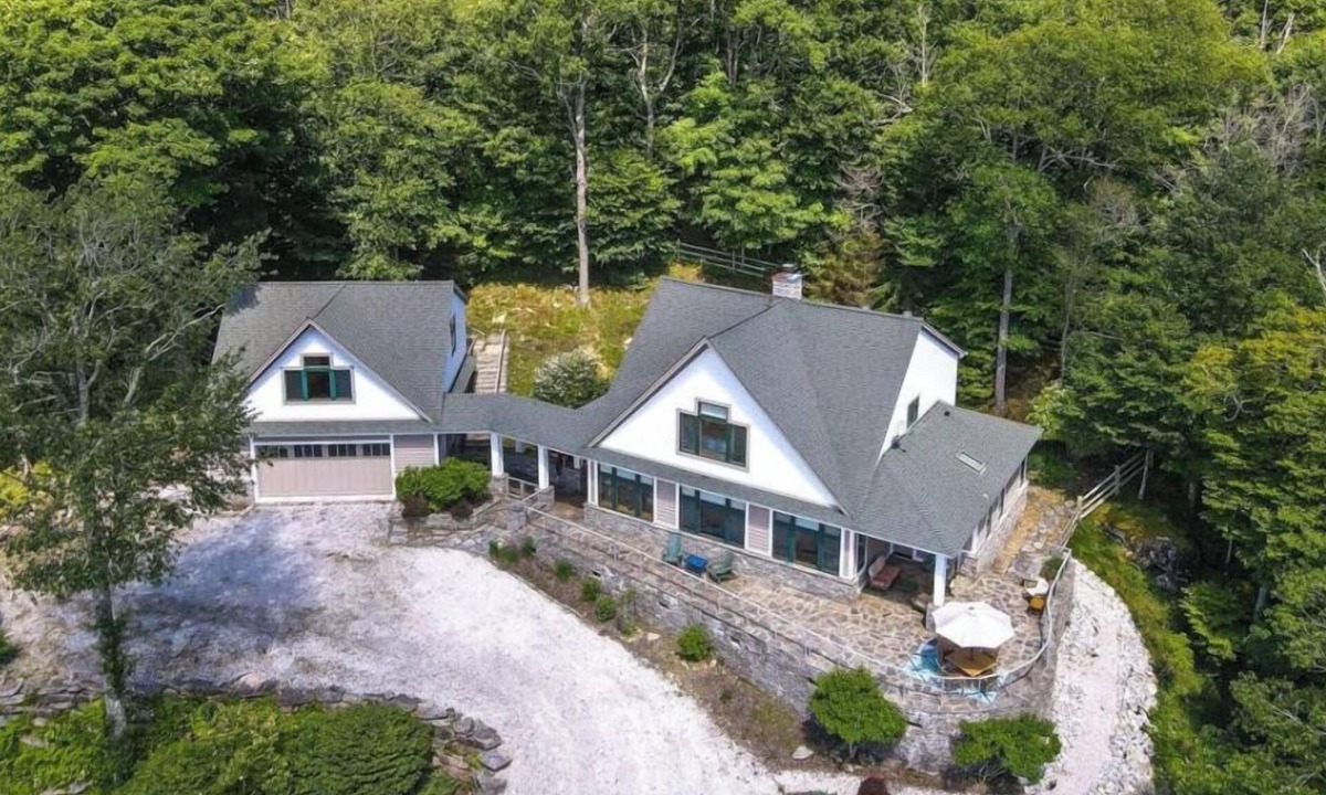 Beech Mountain Cabin | Pet-friendly Lodge near Hiking & Skiing