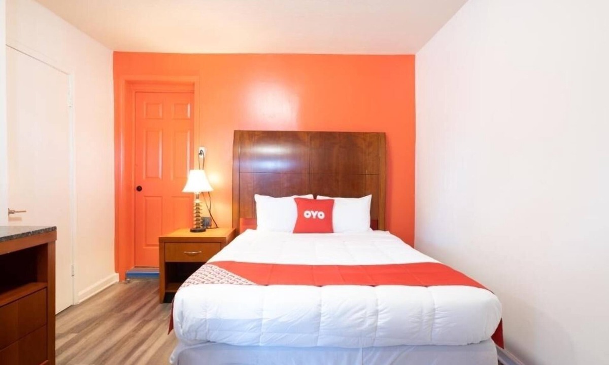 Jonesboro Hotel | Pet-Friendly Queen Room Perfect for Quiet Atlanta Getaways