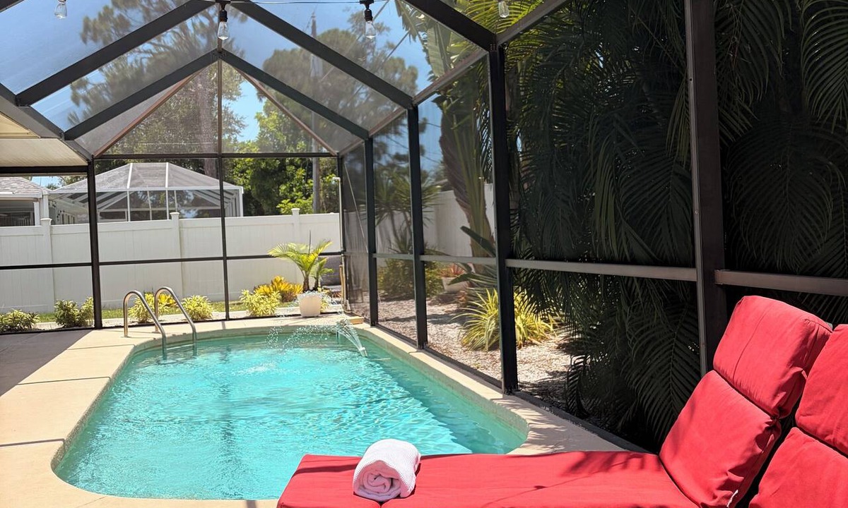 South Venice House | Pet Friendly, Relax, Gather & Unwind | Private Pool | Fire Pit