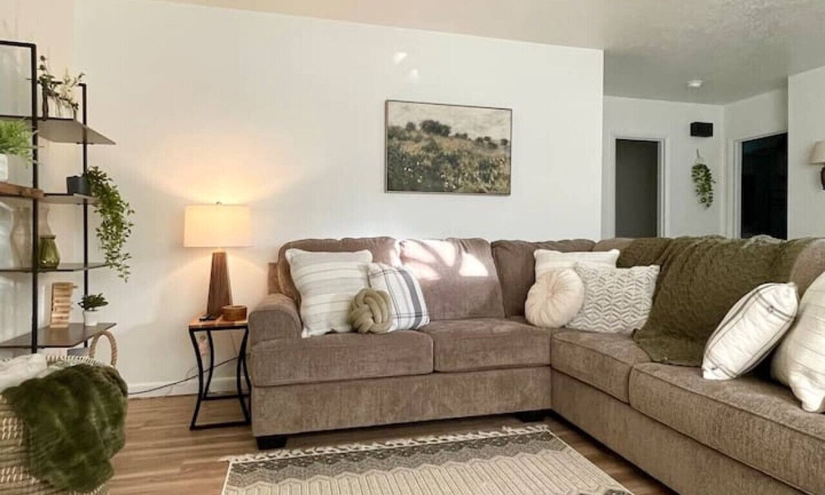 Kingston House | Pet-Friendly Watts Bar Retreat · King Bed · No-Fuss Checkout
