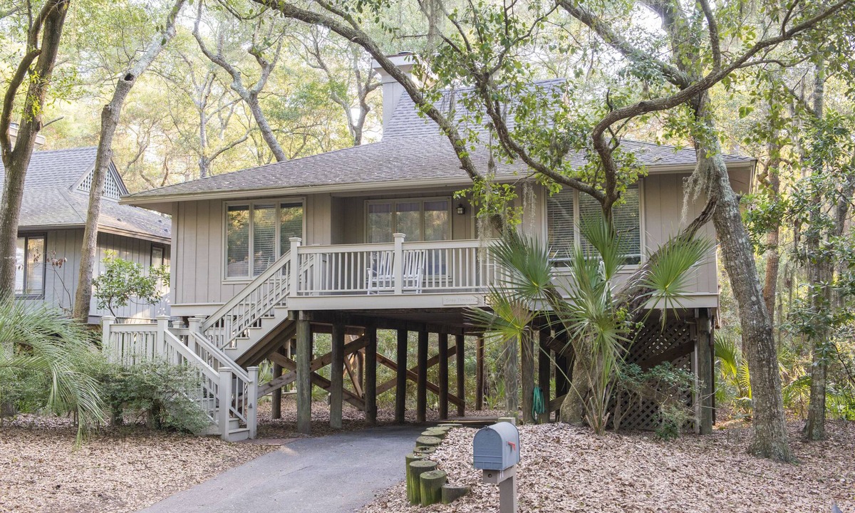 West Beach Cottage | Pets Ok, Bikes Included,(4), Walking Distance To Beach And Pool, Sleeps 7