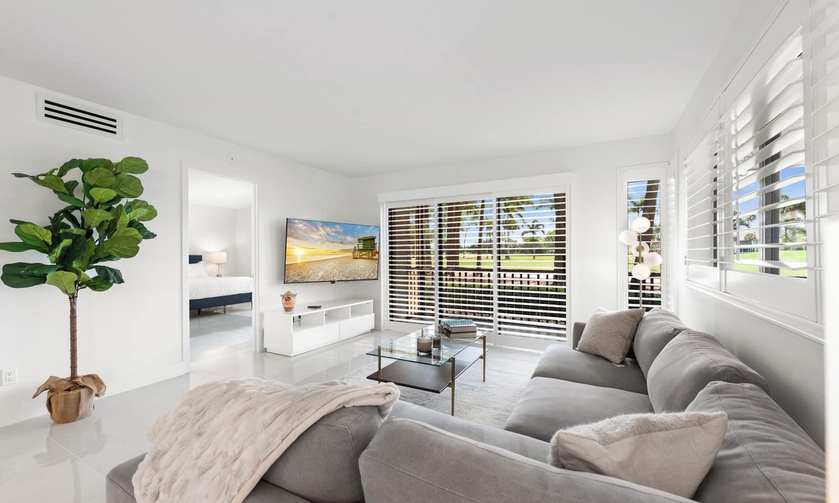 Hunt Club Apartment | PGA National Private Entrance Condo - Golf Course Views -Renovated 2023