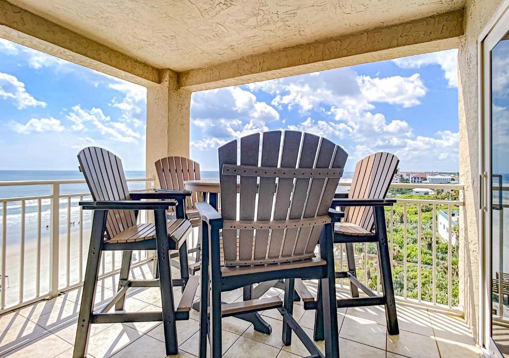 Cearra Del Ray Apartment | PH6A Palm House. Gorgeous beachfront condo