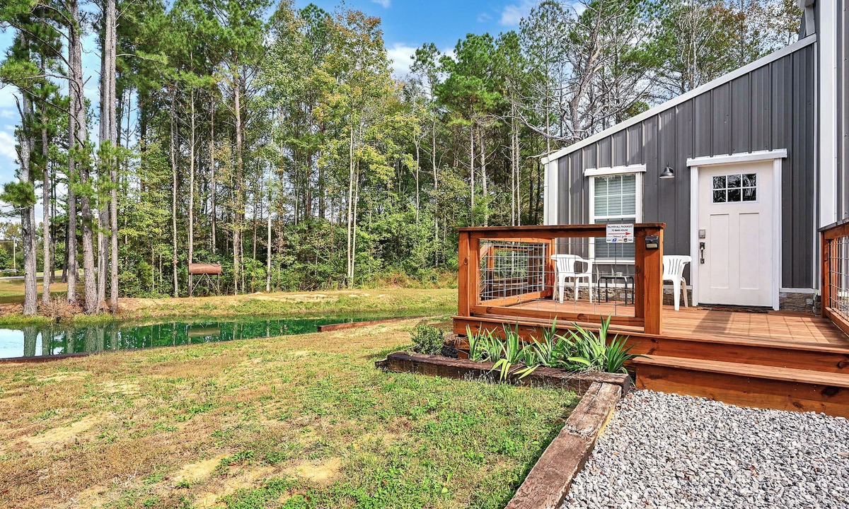 Vinemont Apartment | Picturesque Country Barndominium