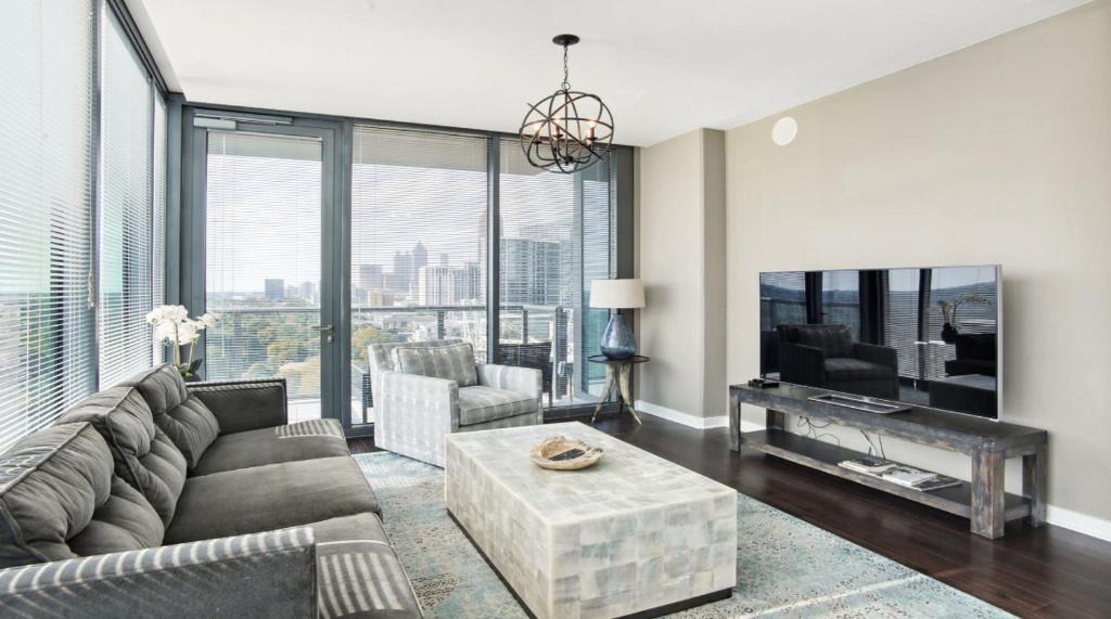 Midtown Apartment | Piedmont Park 3 bdrm with city views