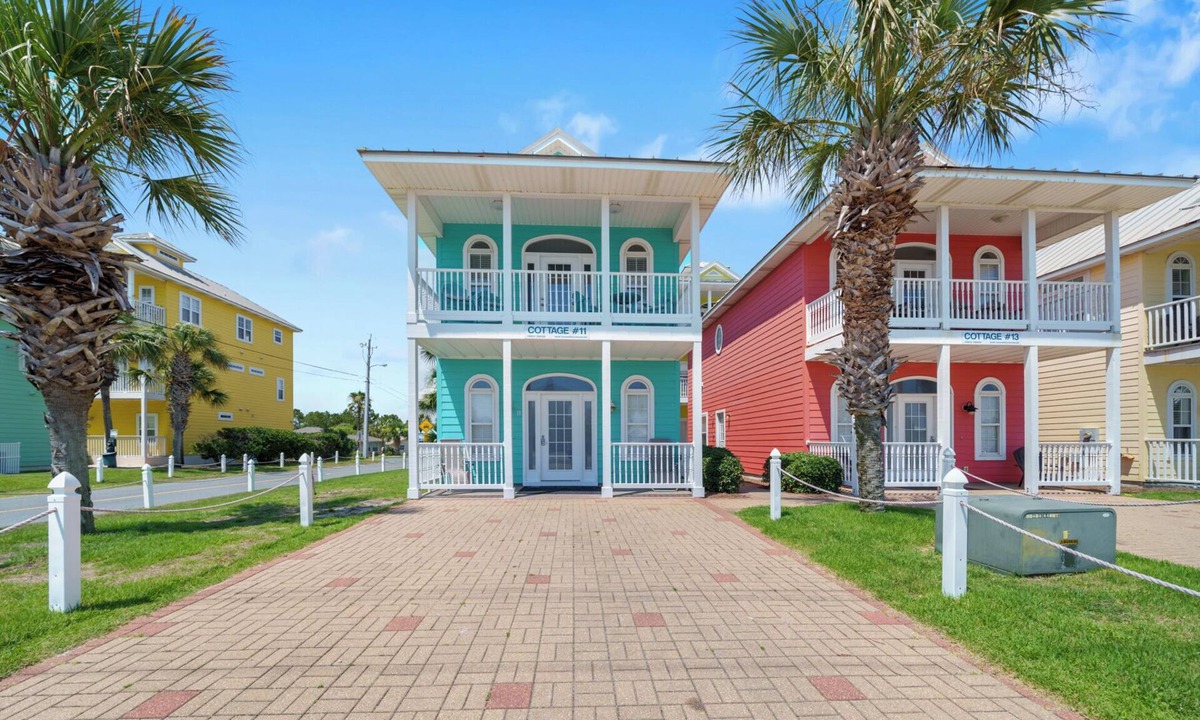 Lullwater Beach Cottage | Pier Park only 50 Steps to the beach! Pet friendly. Ocean View.