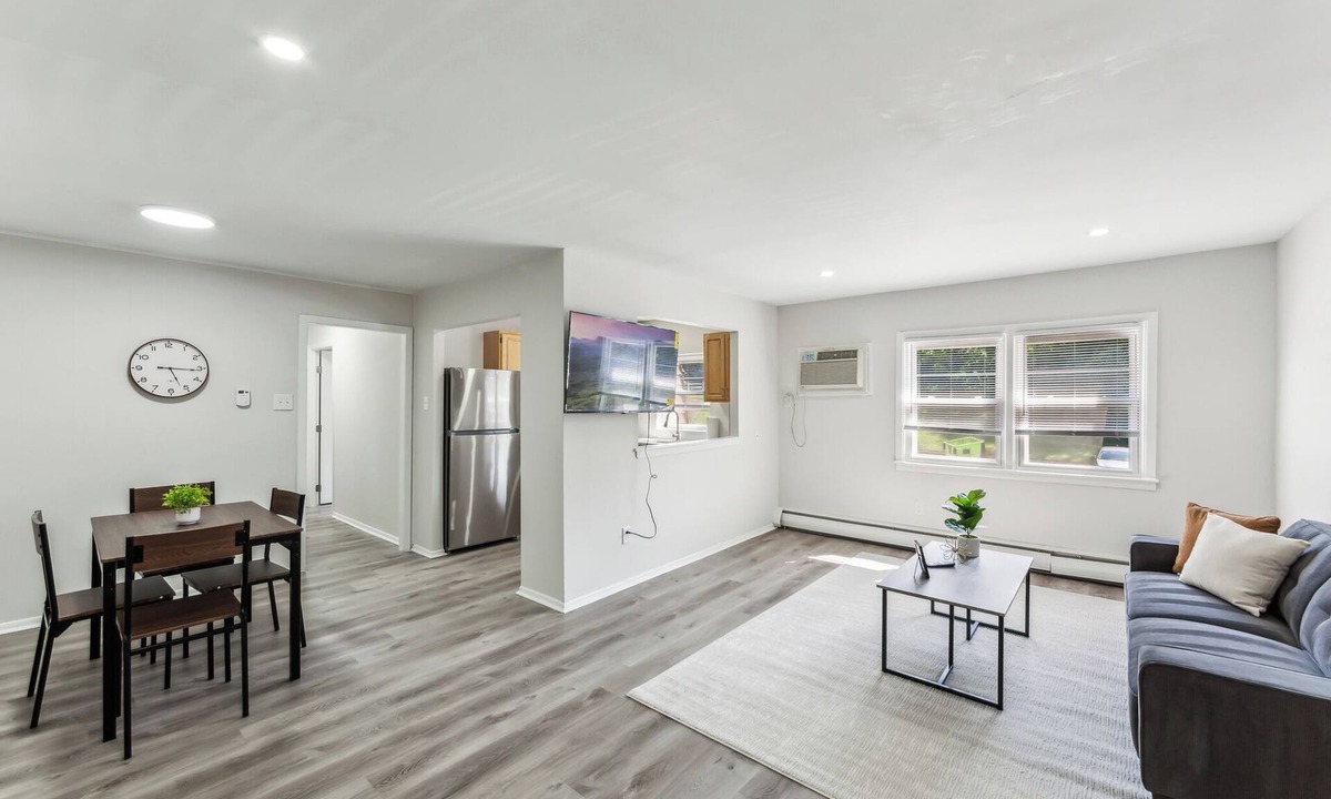 Newark Apartment | Pine Brook 111i I State of the art 1.5 Bd Apt