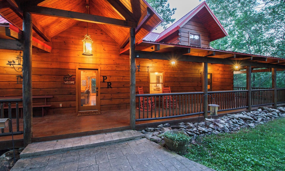 Tellico Plains Cabin | Pine Ridge - Total Comfort and Privacy atop a Mountain Ridge