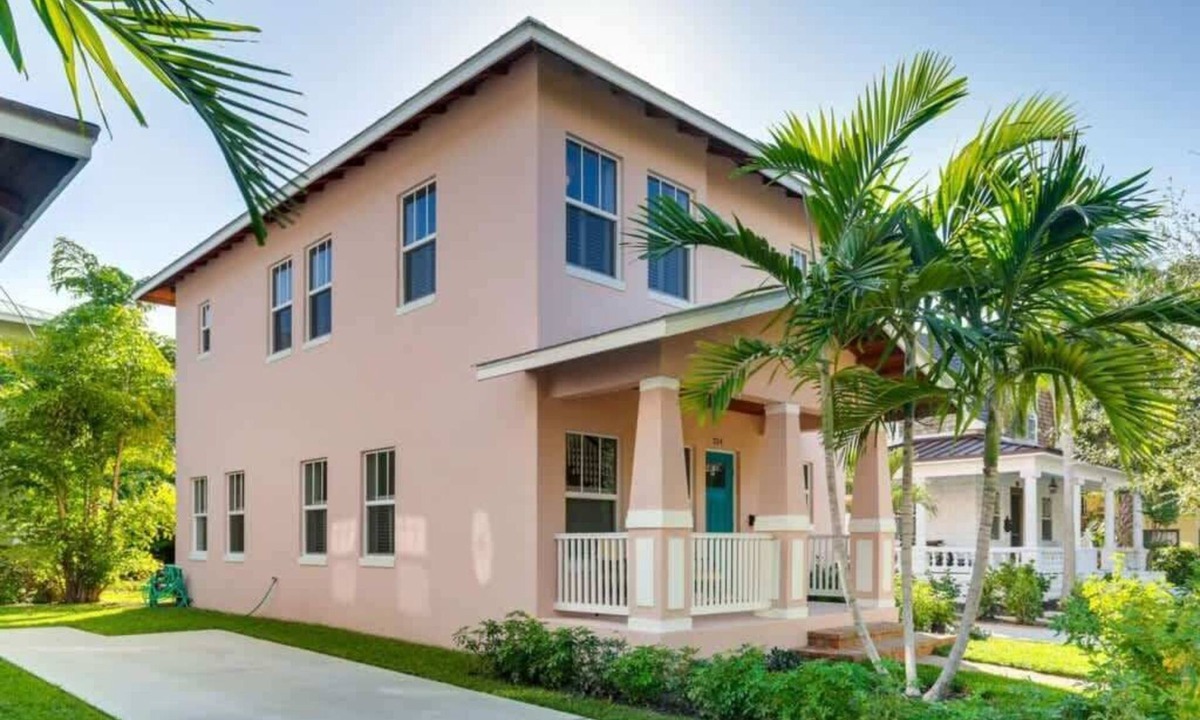 Pink Porch | Grandview Heights