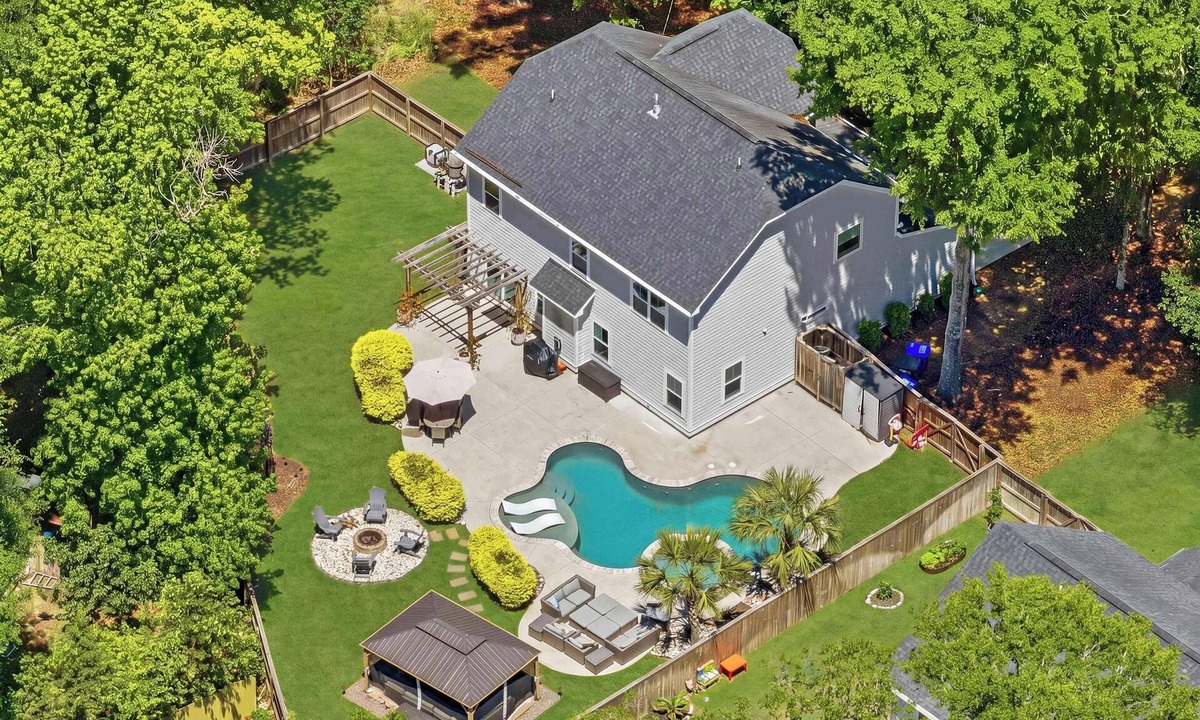 Scanlonville House | Pleasant Place New Build + Pool Great for Families