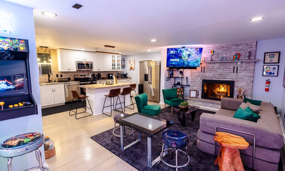 Pocono Summit House | Poconos Lake Game Arcade Near Kalahari & Camelback