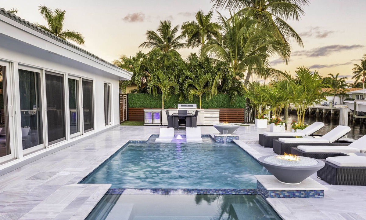 Pompano Isles House | Pompano Beachhouse Luxury Waterfront Gem ~ Swimming Pool/Spa ~ Games!