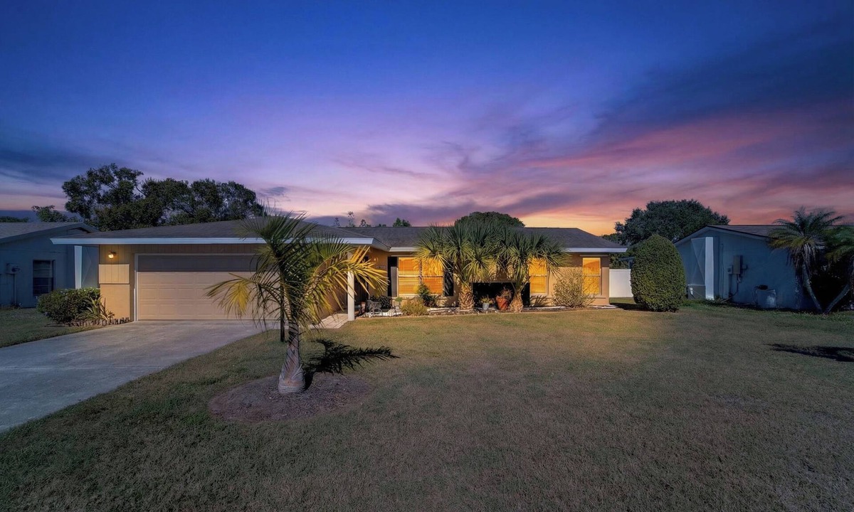 Whitfield House | Ponderosa Pine-*Family Friendly*Near airport*Pool*