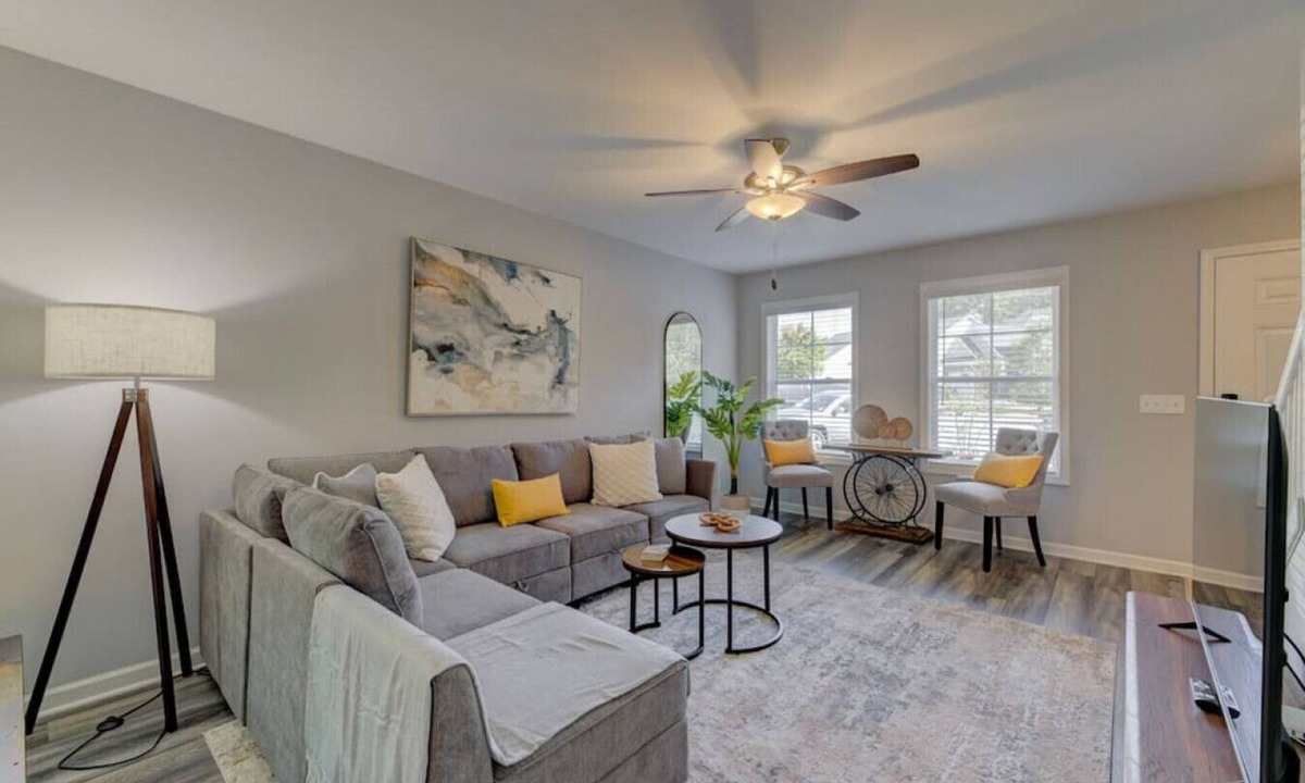 Huntcliff House | Pondside at Sweetoak | 4 BR | Mins to Ft Jackson