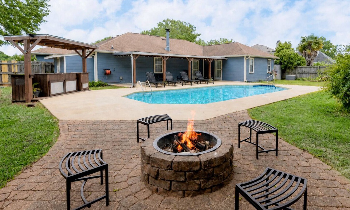 Warner Robins House | Pool + Fenced Yard | 4BR Family Home | Close to 96