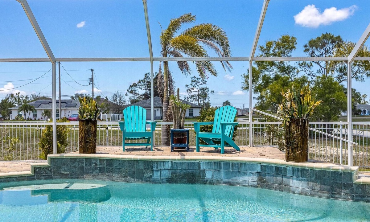 Jacarandas House | Pool, Fire Pit, Refreshing and Tropical - Bahama Breeze Villa- Roelens Vacations