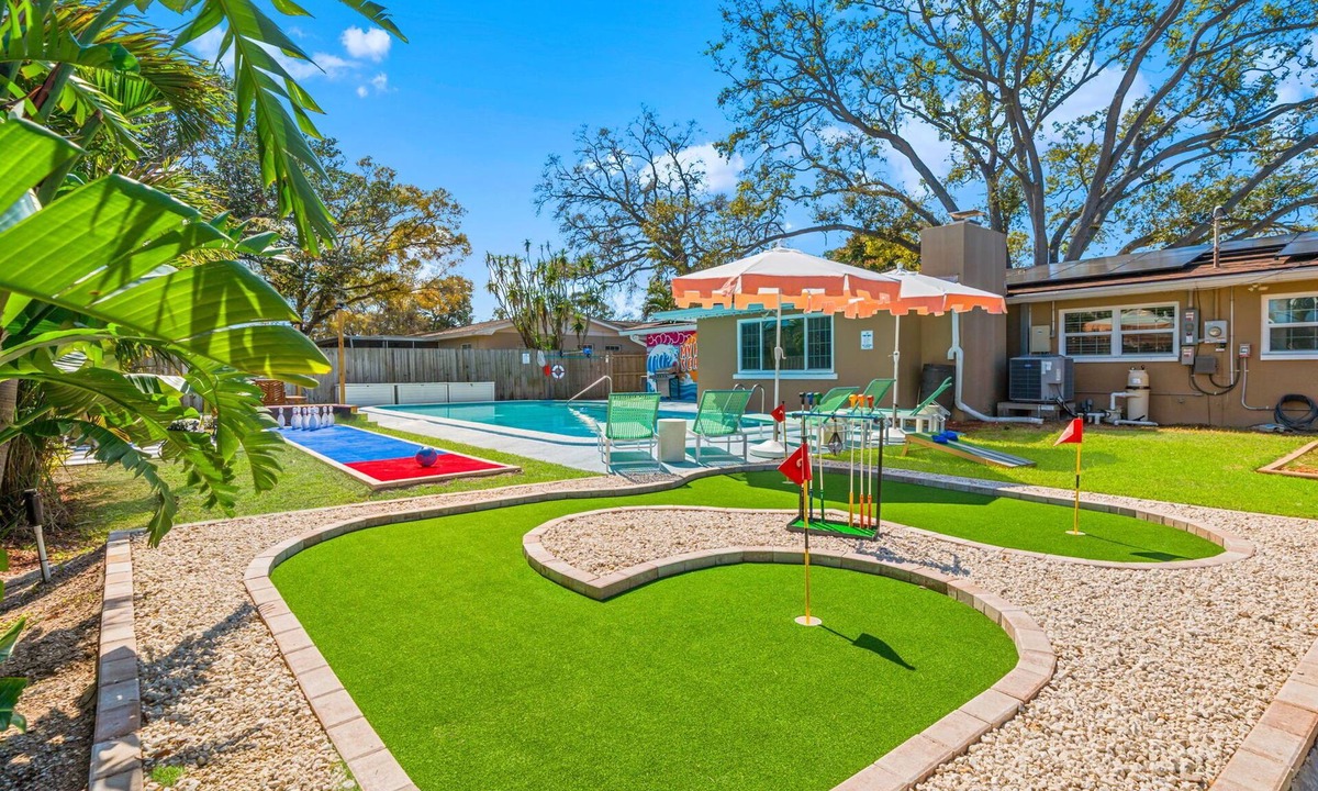Clearwater House | Pool, Firepit, Mini-Golf, Arcade Games, Bunk Beds with slide, and much more!