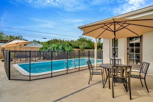 Carrollwood House | Pool Haven Home in Tampa by Nell Haven Homes