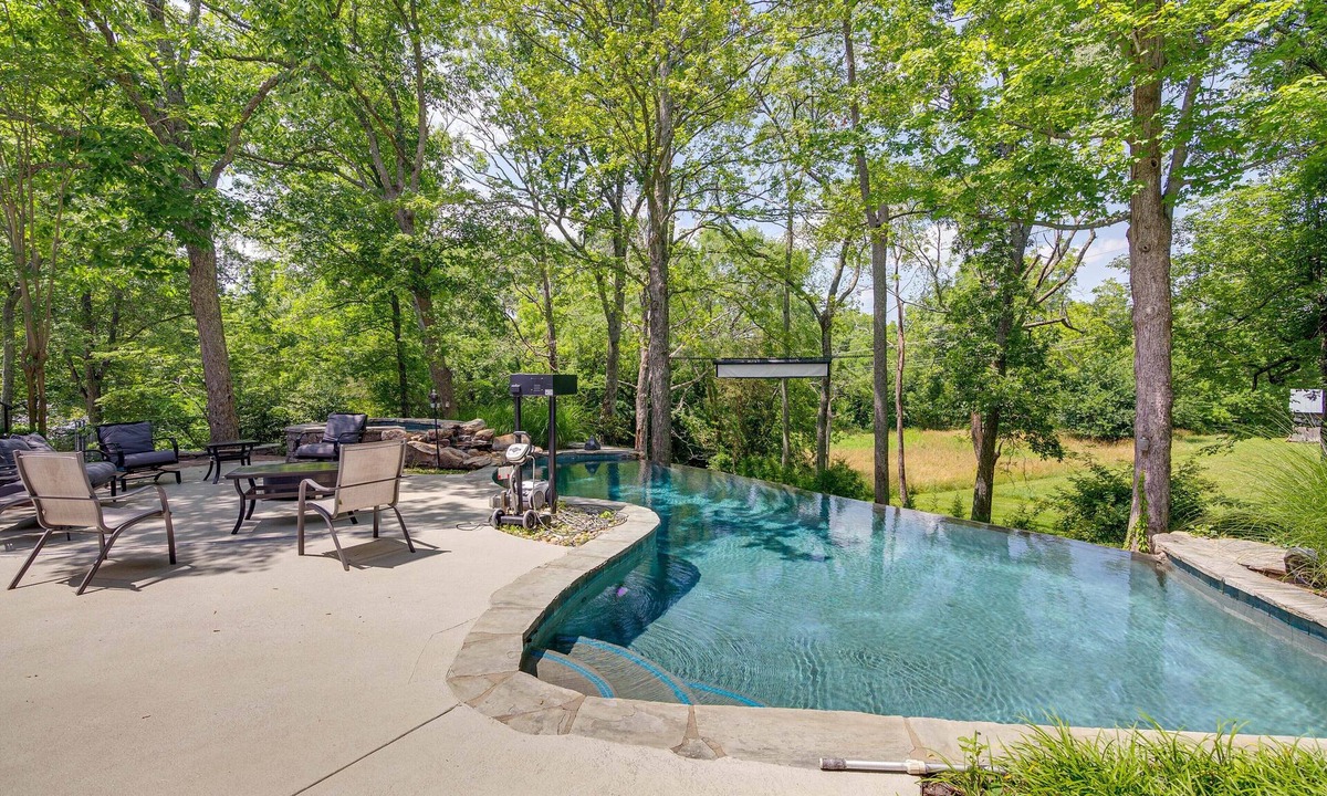Franklin House | Pool, Hot Tub & Outdoor Theater: Franklin Retreat