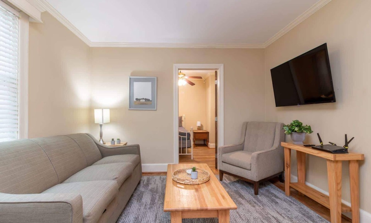 Columbus Apartment | Pool! Near Downtown&Parks- The Cozy Guest Cottage