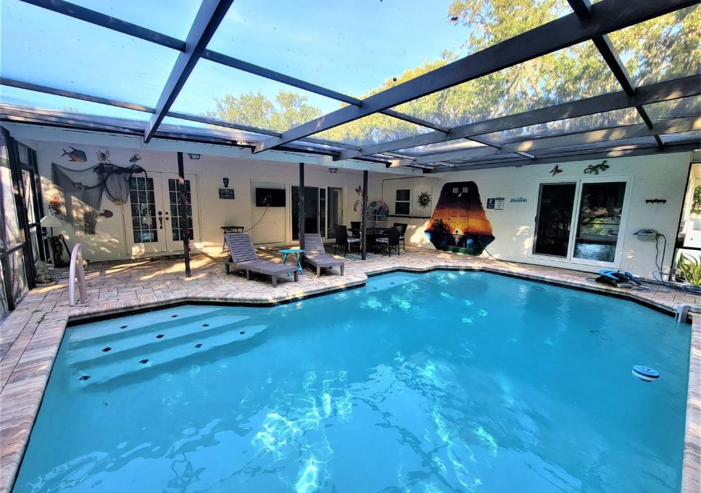 Tarpon Springs House | Pool pet-friendly close to beaches attractions