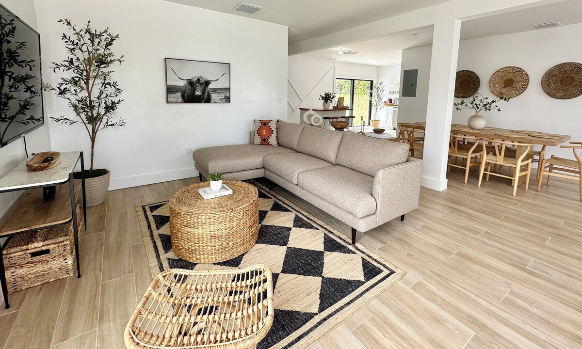 West Little Havana House | POOL- Sleeps 8- Mins to Calle 8 - SoBe - Brickell
