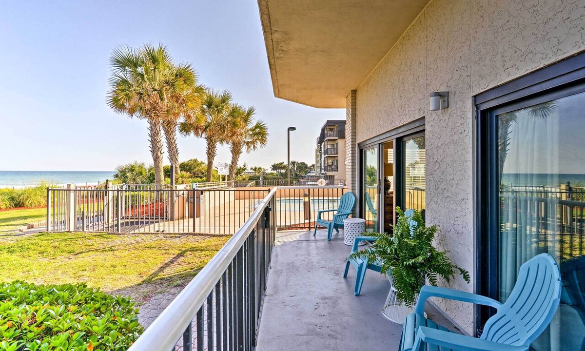 Myrtle Beach Condo | Pools, Patio & Stunning Views: Myrtle Beach Oasis