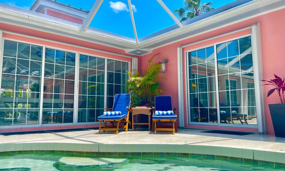 Venice Gardens House | Poolside Garden Oasis Beach House in Venice