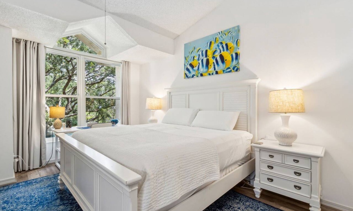 Amelia City Condo | Poolside Oasis: Gated Complex, Near Beach and Pool