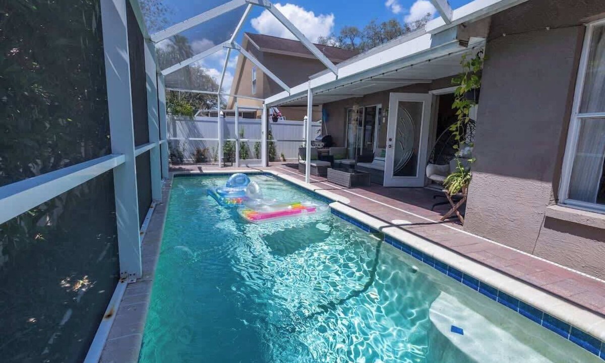 Valrico House | Poolside Palms Getaway- Near Tampa Brandon Valrico