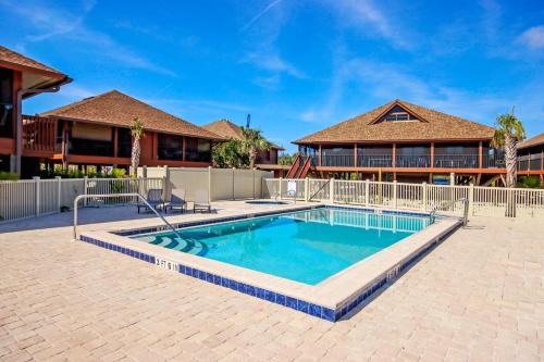 Sanibel House | Poolside Paradise - Pet Friendly Villa on Sanibel Island - Private Beach - Signal Inn 03