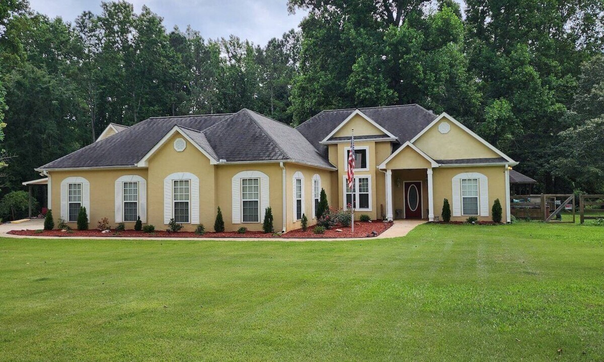 Canton House | Poplar Meadow | King Bed Gazebo Pets Welcome!
