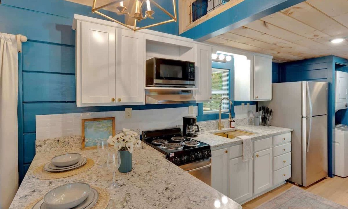 Lookout Valley Neighborhood Association Cabin | Pops Lookout Mountain Luxury Tiny Cabin with Spa