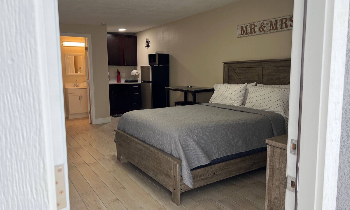 Egypt Lake-Leto Apartment | Powhatan suite 2 just 5 mins away from Raymond James Stadium.