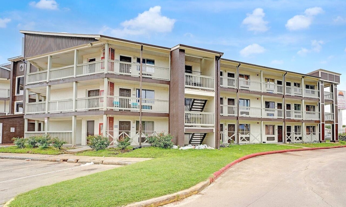 Memphis Apartment | Premium 2 Full Bed with Kitchenette Smoking